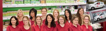 Gruppenfoto des Teams der Apotheke am Silberbach in roter Kleidung vor einem Regal mit Gesundheitsprodukten. Oben rechts zwei kleine Bilder mit Apothekenfahrzeug und Außenansicht der Apotheke.