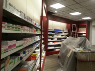 ... ab kommender Woche "ziehen" wir in den anderen Teil der Apotheke um...hier ist schon unermüdlich geputzt und eingeräumt worden...