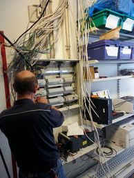 28.6. von früh 8 Uhr bis tief in die Nacht wird die Elektrik perfektioniert... und Montag früh um 7 Uhr ist alles bereit !!!
Vielen Dank an die Firmen Boldt und Bribach !!!